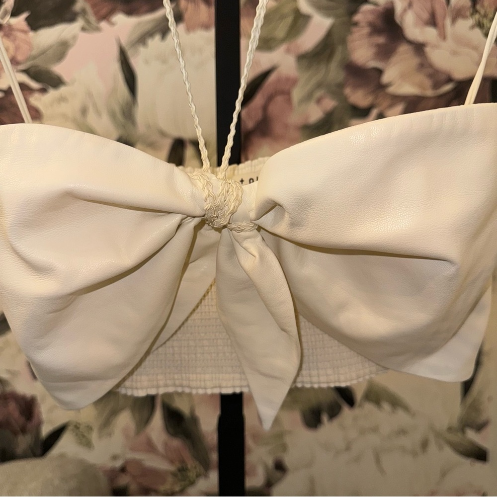 Alice + Olivia Livia Vegan Leather Crop Top - Picture 2 of 7